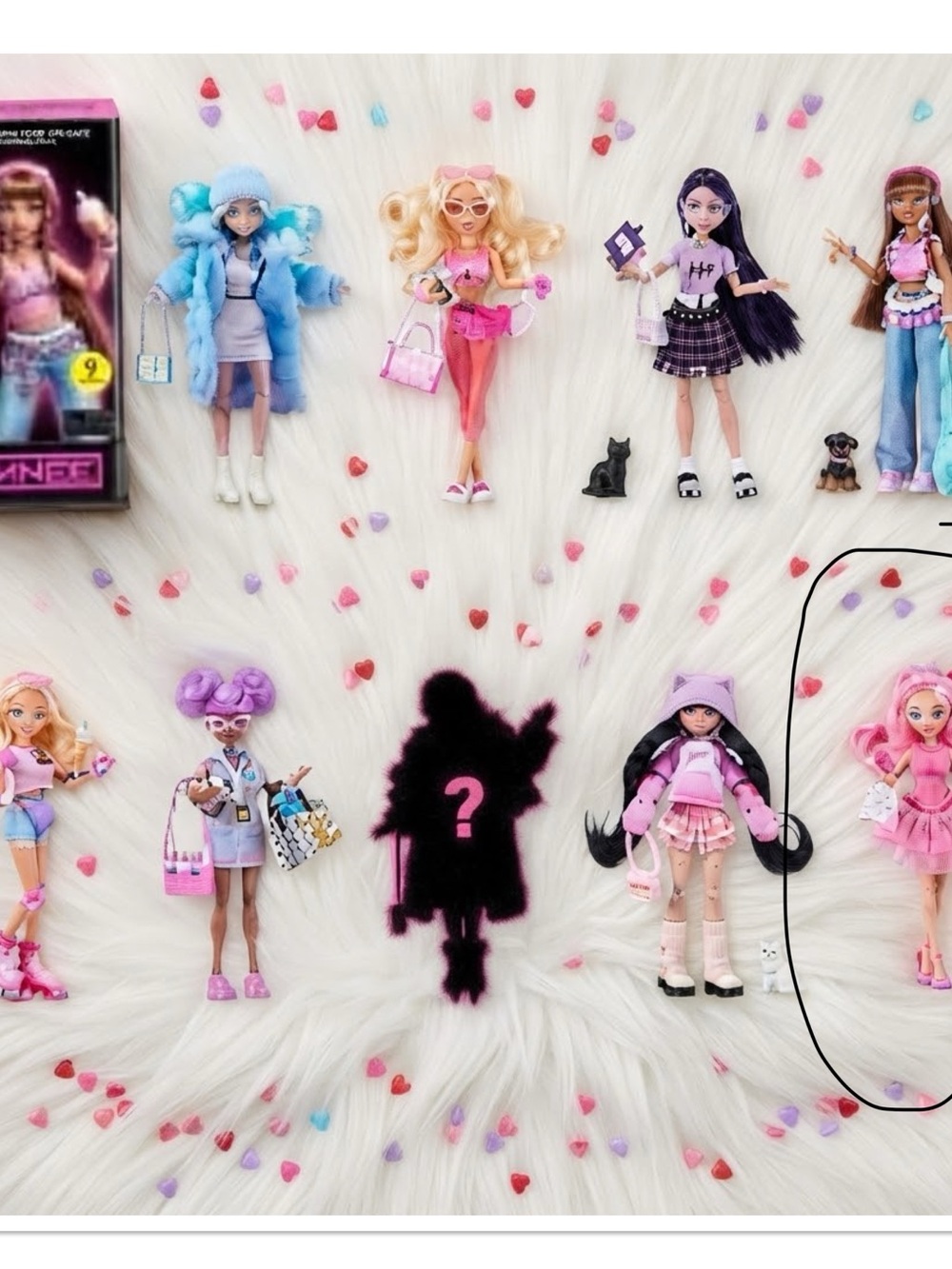 Zuru Minnee World's Smallest Posable Fashion Doll #002 Candy Couture - Picture 2 of 3